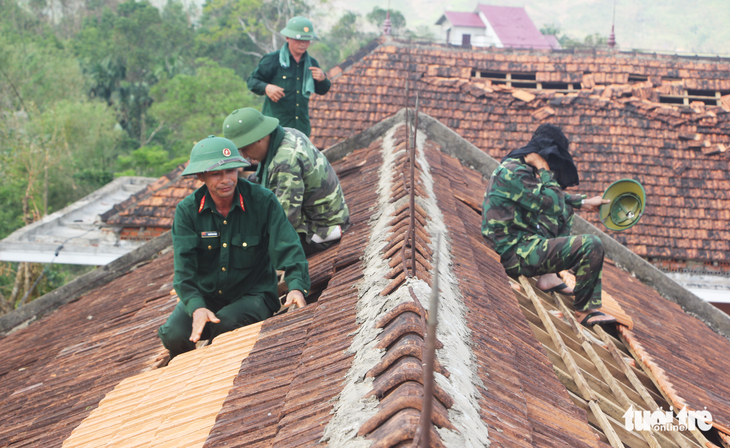 Hà Tĩnh: 100% học sinh đi học, còn hai xã mất điện sau bão - Ảnh 1.