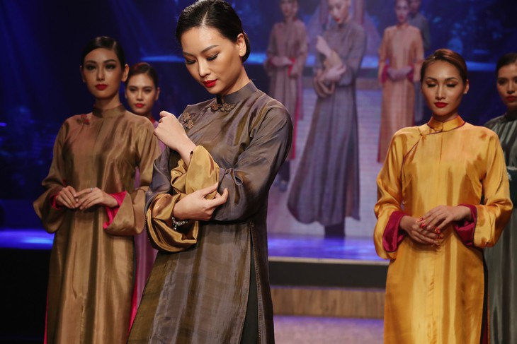 Diệu Fashion show và khi áo dài trên nền nhạc Trịnh - Ảnh 2.