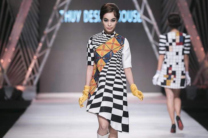 Ngô Thanh Vân đưa thời trang Cô Ba Sài Gòn lên sàn catwalk  - Ảnh 6.