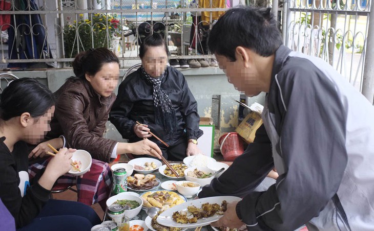 Tiệc tùng cuối năm, coi chừng cái bụng - Ảnh 1.