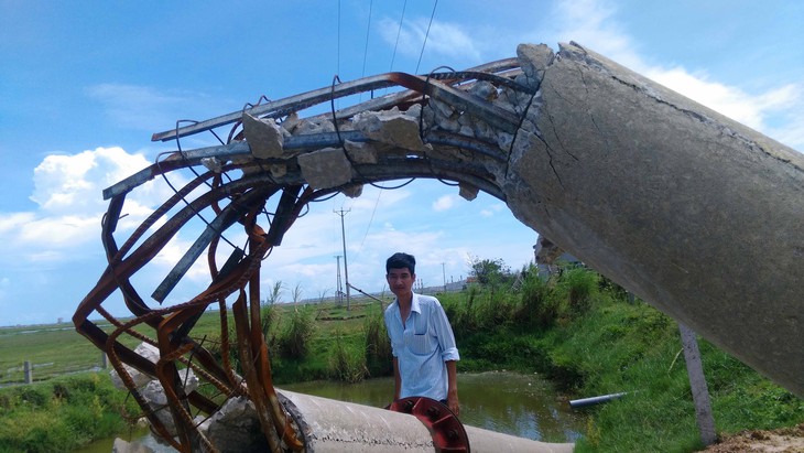 Hơn 400 cột điện gãy trong bão số 10 do dùng lõi thép chữ V? - Ảnh 1.