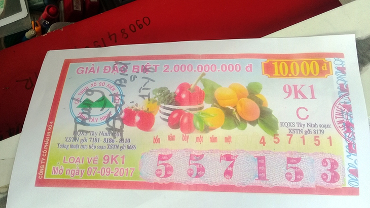 Cắt dán vé số để lãnh giải đặc biệt hơn 1,7 tỉ đồng - Ảnh 2. Cắt dán vé số để lãnh giải đặc biệt hơn 1,7 tỉ đồng - Ảnh 2.