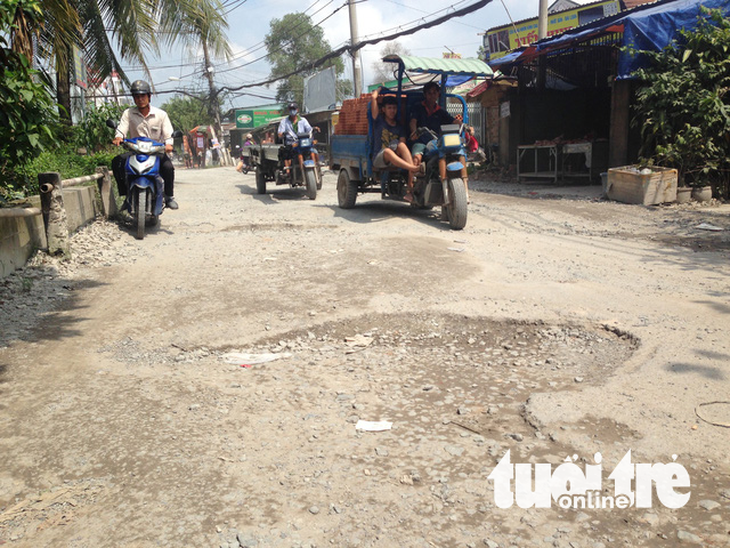 Người dân khổ sở vì đường ngưng thi công - Ảnh 3. Người dân khổ sở vì đường ngưng thi công - Ảnh 3.