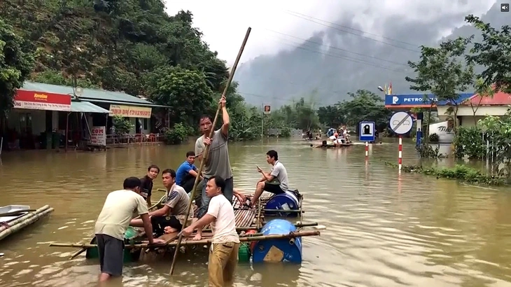 Vụ bạt đồi trồng sầu riêng, đất đá tràn vào nhà dân: Tạm dừng hoạt động múc đất- Ảnh 4.