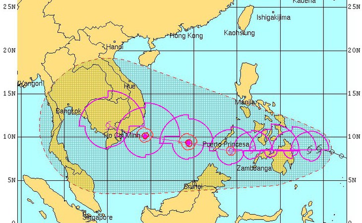 Bão Tembin tiến nhanh hướng Biển Đông, gió giật cấp 12 - Ảnh 2.