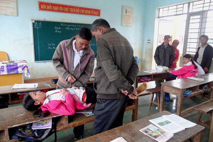 Lập đoàn điều tra hiện tượng nhiều học sinh bỗng la hét, bỏ chạy - Ảnh 1.