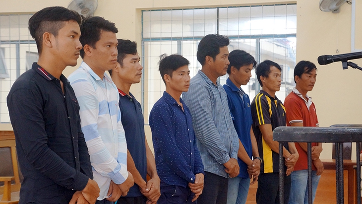 Giảm án cho hai bị cáo vụ cướp sò huyết tại Cà Mau - Ảnh 1. Giảm án cho hai bị cáo vụ cướp sò huyết tại Cà Mau - Ảnh 1.