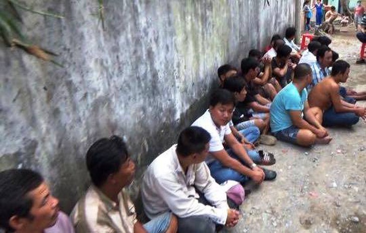Phá trường gà lưu động ở TP.HCM, bắt 29 người - Ảnh 5.