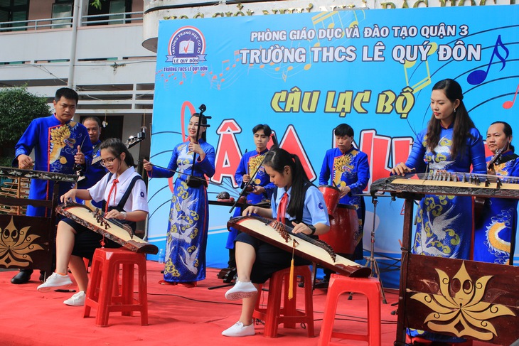 Lý ngựa ô thay chuông chuyển tiết, học trò khoái chí - Ảnh 1.