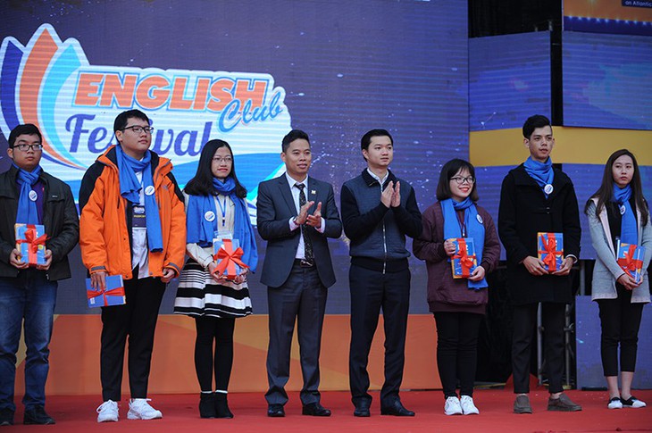 Sinh viên tranh tài trên sân chơi tiếng Anh toàn quốc - Ảnh 1. Sinh viên tranh tài trên sân chơi tiếng Anh toàn quốc - Ảnh 1.