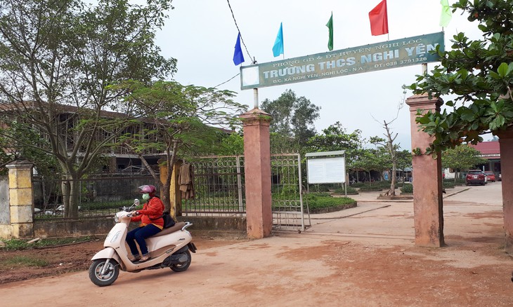 Kế toán kê khống nâng lương, hiệu trưởng bị hạ lương - Ảnh 1. Kế toán kê khống nâng lương, hiệu trưởng bị hạ lương - Ảnh 1.
