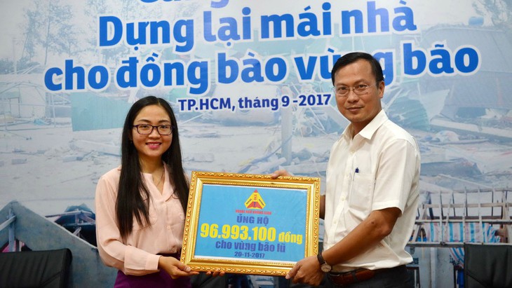 Gần 280 triệu đồng ủng hộ đồng bào bão lũ - Ảnh 2. Gần 280 triệu đồng ủng hộ đồng bào bão lũ - Ảnh 2.