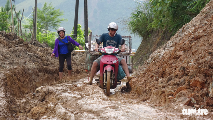 Trạm Tấu - Yên Bái: Nhà cửa, ôtô bị lũ cuốn phăng - Ảnh 3.