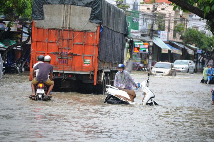 Lũ chia cắt nhiều nơi ở Quảng Nam - Ảnh 7.