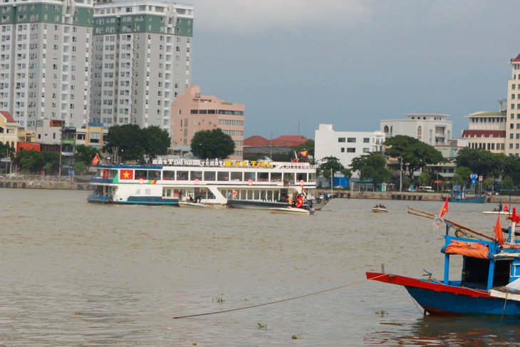 Diễn tập chống khủng bố trên sông Hàn - Ảnh 3. Diễn tập chống khủng bố trên sông Hàn - Ảnh 3.
