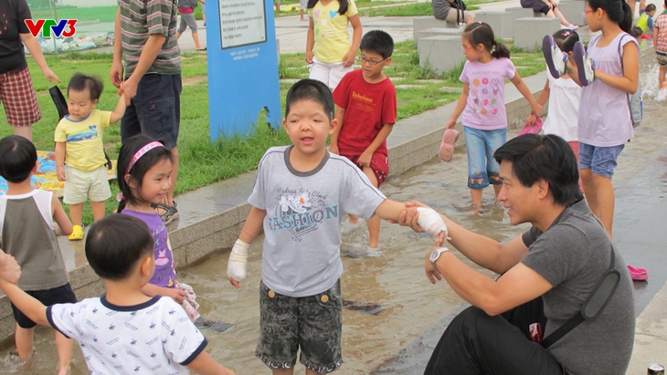 NSƯT Quốc Tuấn: ‘Tôi không thể nợ một vạn người’ - Ảnh 4.