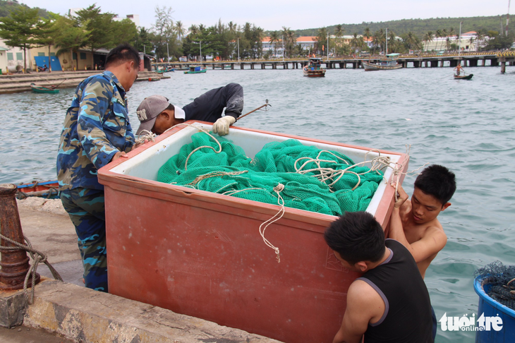 Tàu cá tránh bão Tembin ken đặc Phú Quốc - Ảnh 8.