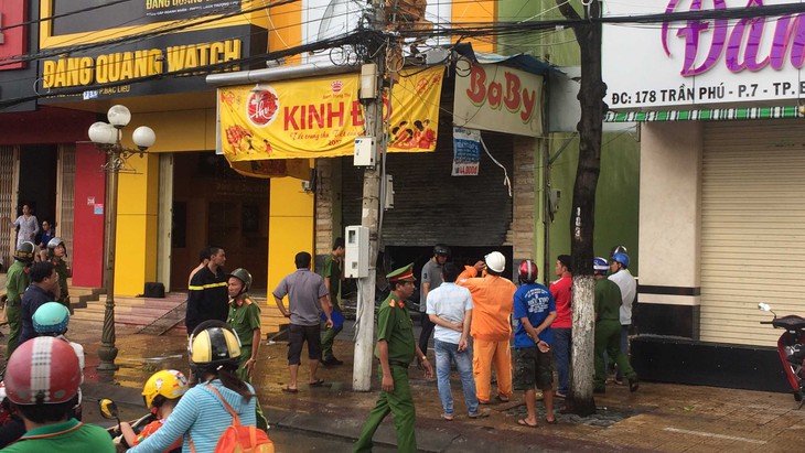 Cháy rụi cửa hàng đồ chơi, 3 người thoát nạn - Ảnh 1. Cháy rụi cửa hàng đồ chơi, 3 người thoát nạn - Ảnh 1.