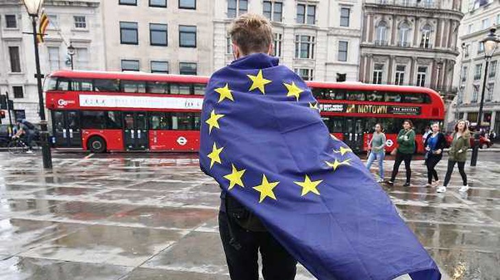 Công dân EU tại Anh đối mặt với luật trục xuất khắt khe sau Brexit - Ảnh 1. Công dân EU tại Anh đối mặt với luật trục xuất khắt khe sau Brexit - Ảnh 1.