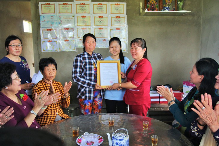 Nhờ báo Tuổi Trẻ, giờ tôi đã an tâm kiếm tiền cho con đi học - Ảnh 1. Nhờ báo Tuổi Trẻ, giờ tôi đã an tâm kiếm tiền cho con đi học - Ảnh 1.