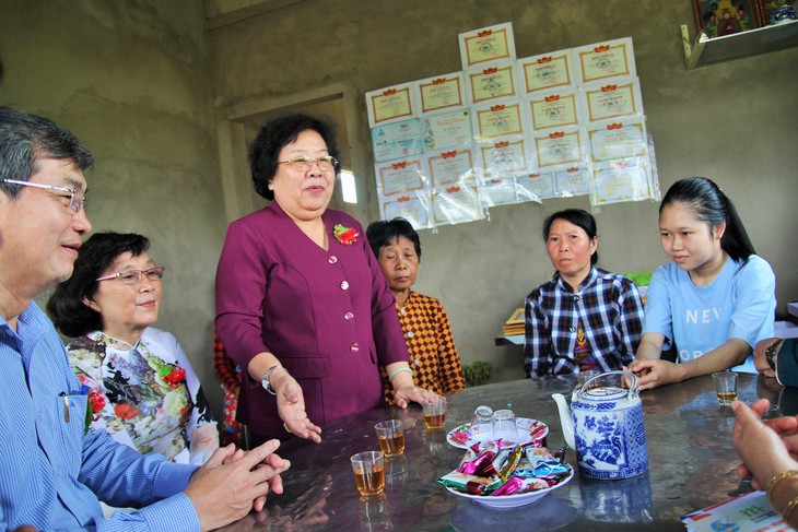 Nhờ báo Tuổi Trẻ, giờ tôi đã an tâm kiếm tiền cho con đi học - Ảnh 2. Nhờ báo Tuổi Trẻ, giờ tôi đã an tâm kiếm tiền cho con đi học - Ảnh 2.