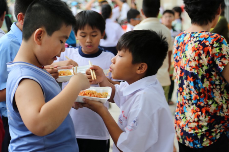 Nhà giáo mong sửa quy định về dạy thêm - Ảnh 1.