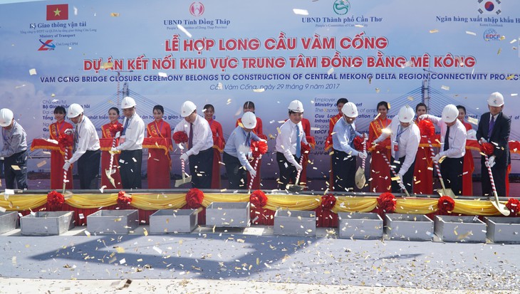 Chính thức hợp long cầu Vàm Cống - Ảnh 3.