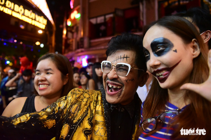 Phố Tây Bùi Viện thành biển người đêm Halloween - Ảnh 7.