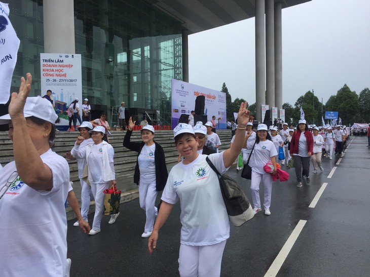 Hàng ngàn người chạy bộ vì nhà vệ sinh an toàn - Ảnh 1. Hàng ngàn người chạy bộ vì nhà vệ sinh an toàn - Ảnh 1.