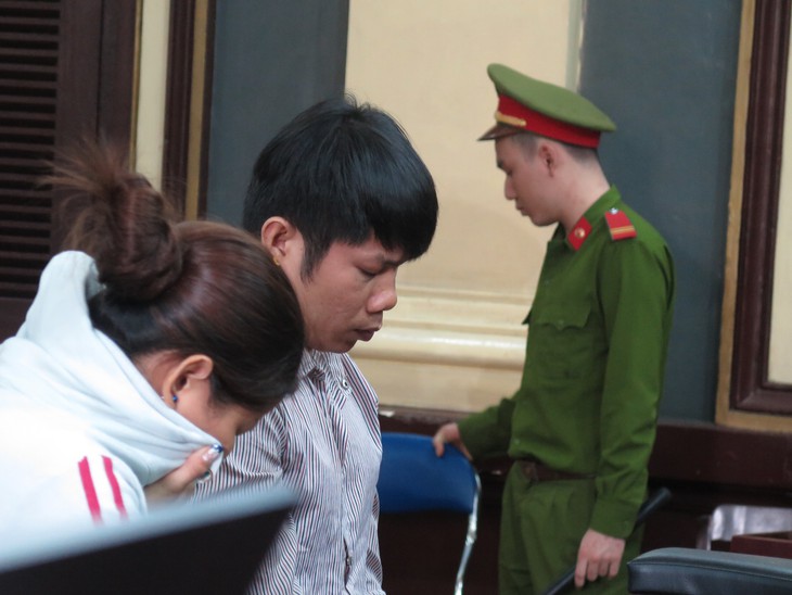 Nhiều cô gái Việt mất tiền vì ham nhận quà nước ngoài - Ảnh 1. Nhiều cô gái Việt mất tiền vì ham nhận quà nước ngoài - Ảnh 1.
