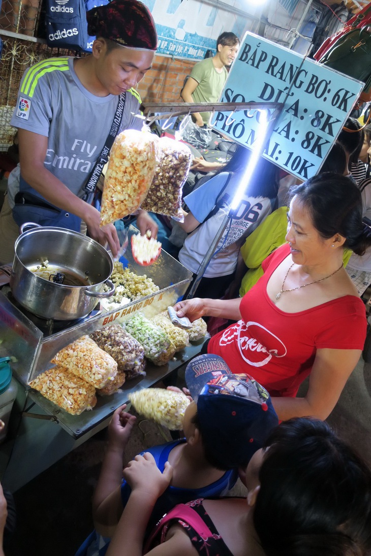 ‘Làng đại học’ nhộn nhịp mùa tựu trường - Ảnh 4.