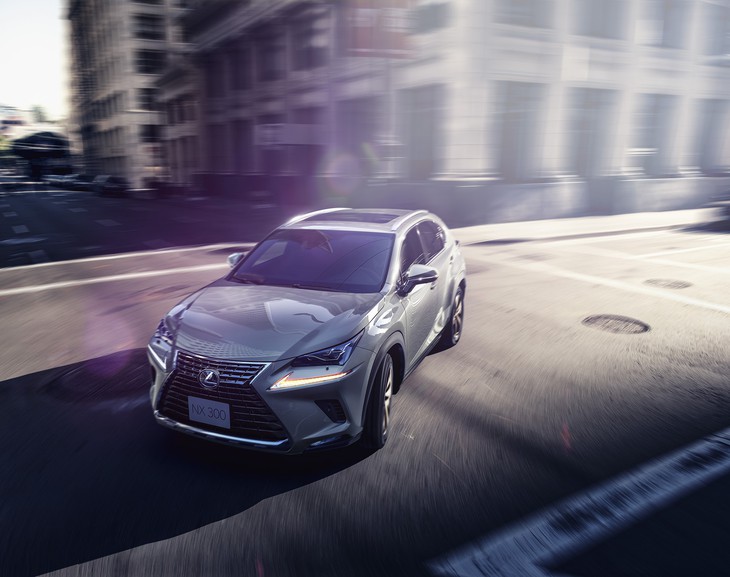 Lexus NX 300 bán giá 2,4 tỉ đồng - Ảnh 1.