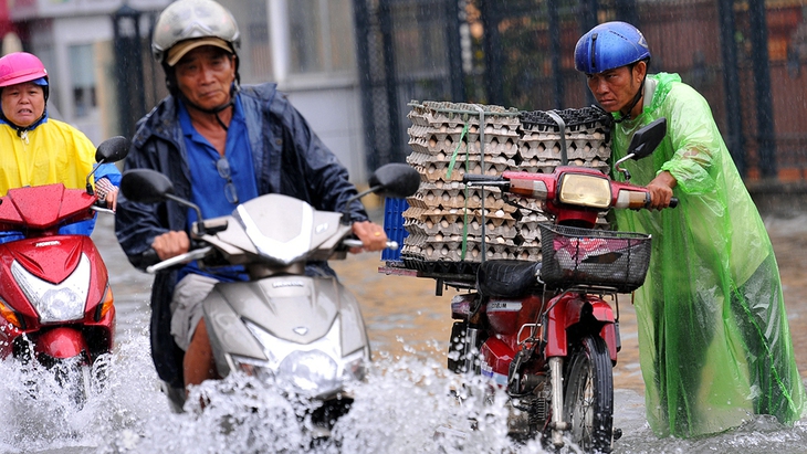 Biên Hòa mưa lớn, nhiều tuyến đường ngập sâu - Ảnh 3. Biên Hòa mưa lớn, nhiều tuyến đường ngập sâu - Ảnh 3.