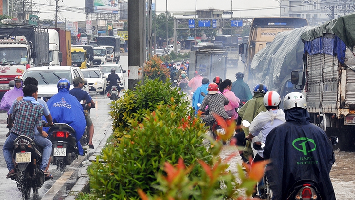 Biên Hòa mưa lớn, nhiều tuyến đường ngập sâu - Ảnh 5. Biên Hòa mưa lớn, nhiều tuyến đường ngập sâu - Ảnh 5.