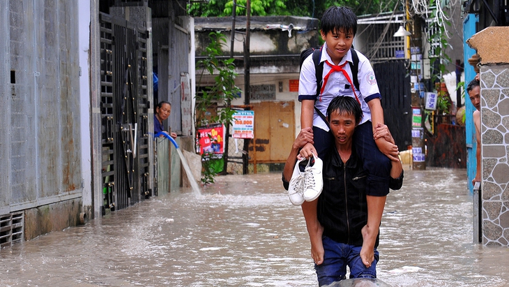 Biên Hòa mưa lớn, nhiều tuyến đường ngập sâu - Ảnh 6. Biên Hòa mưa lớn, nhiều tuyến đường ngập sâu - Ảnh 6.