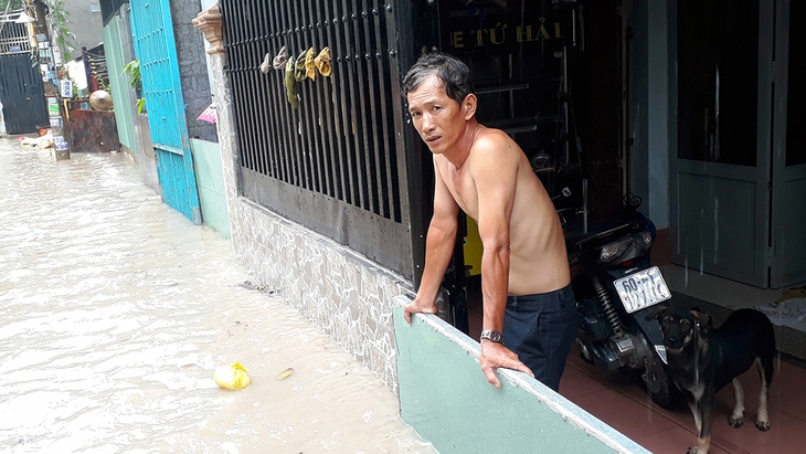 Biên Hòa mưa lớn, nhiều tuyến đường ngập sâu - Ảnh 8. Biên Hòa mưa lớn, nhiều tuyến đường ngập sâu - Ảnh 8.