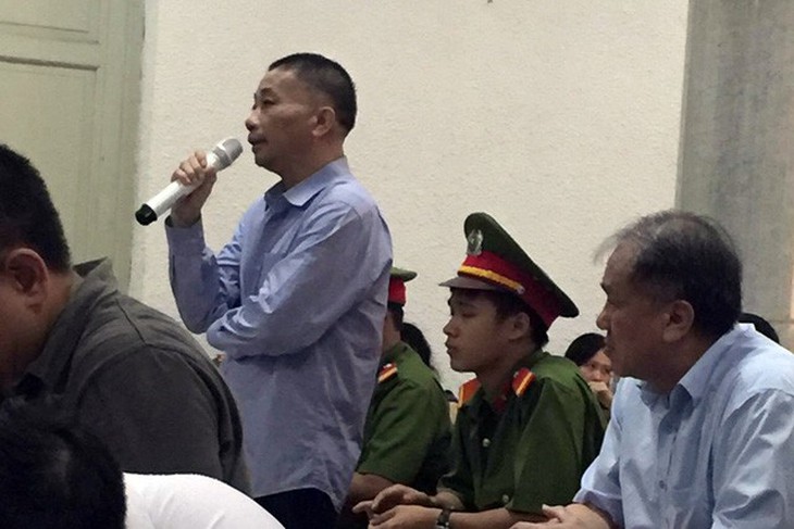 Ninh Văn Quỳnh và những túi áo giấu quà biếu tiền tỉ - Ảnh 1. Ninh Văn Quỳnh và những túi áo giấu quà biếu tiền tỉ - Ảnh 1.