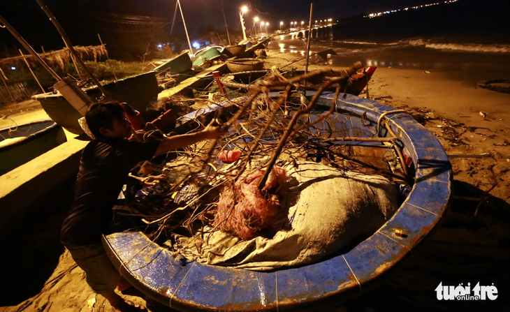 Làng biển Phan Rang không ngủ trước bão lớn - Ảnh 6.