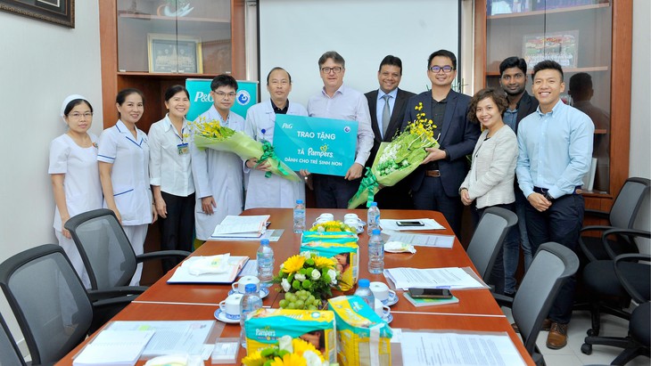 Pampers trao tặng tã tại 8 bệnh viện sản nhi trên cả nước - Ảnh 1. Pampers trao tặng tã tại 8 bệnh viện sản nhi trên cả nước - Ảnh 1.