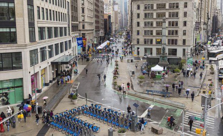New York hạn chế ô tô, dành không gian cho người đi bộ - Ảnh 1.