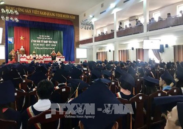 Sẽ không có sự phân biệt bằng chính quy với tại chức - Ảnh 1. Sẽ không có sự phân biệt bằng chính quy với tại chức - Ảnh 1.