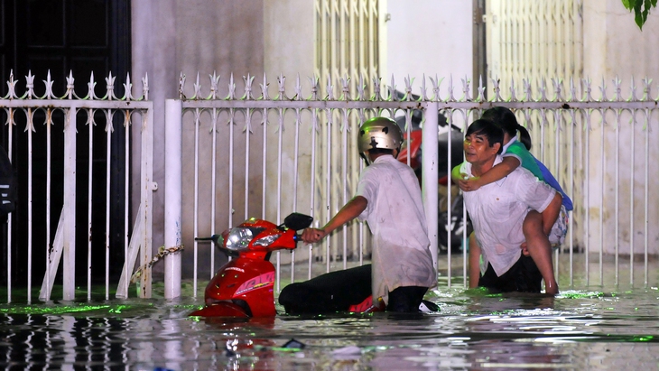 Quốc lộ 51 ngập lênh láng như sông, giao thông chia cắt - Ảnh 9.