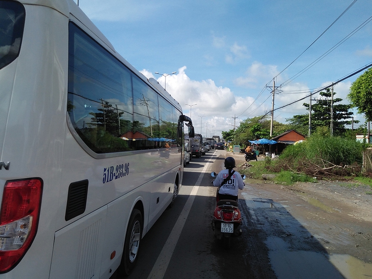 Truy bắt tài xế xe tải cán chết người, lái xe bỏ trốn - Ảnh 2.