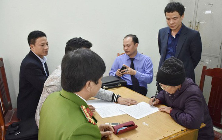 Nhiều mâu thuẫn trong lời khai bà nội nghi giết cháu 23 ngày tuổi - Ảnh 1. Nhiều mâu thuẫn trong lời khai bà nội nghi giết cháu 23 ngày tuổi - Ảnh 1.