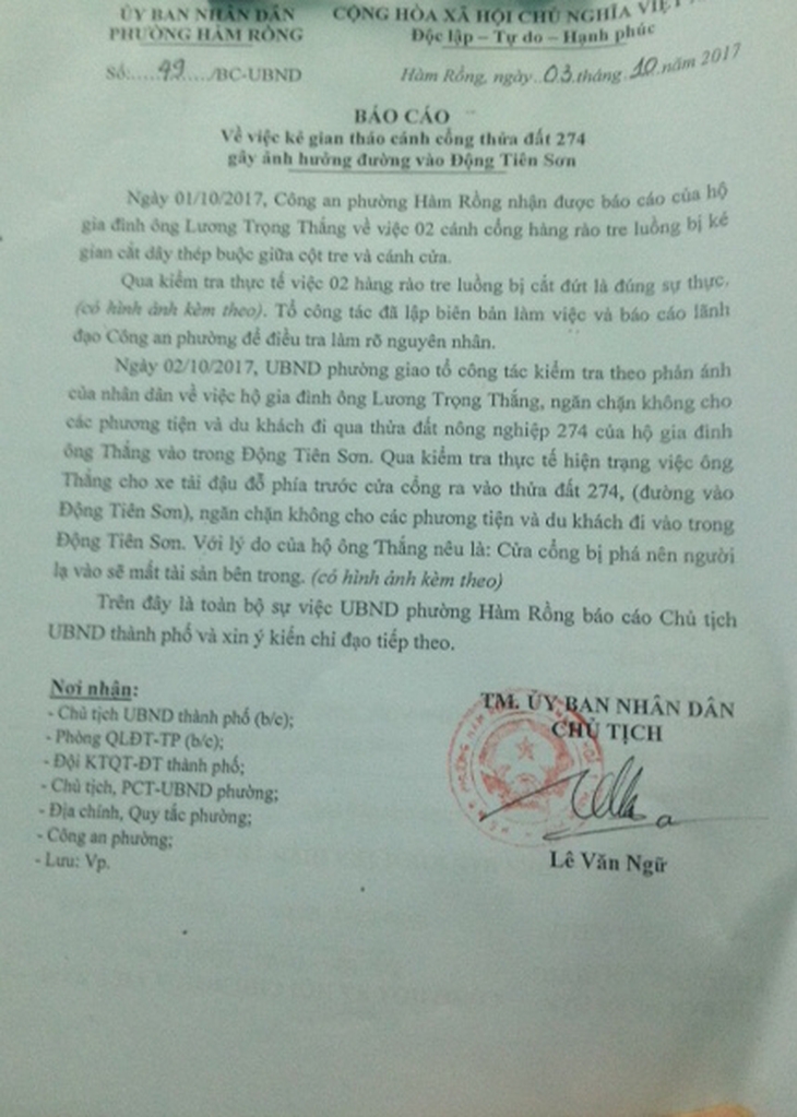 Dân dựng rào ngăn khách vào động Tiên Sơn - Ảnh 2. Dân dựng rào ngăn khách vào động Tiên Sơn - Ảnh 2.