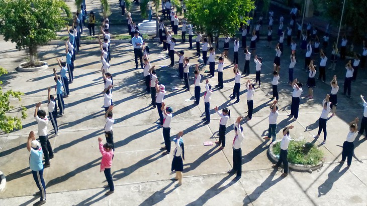 Giấc mơ trường lớp từ trang vở: Ông thầy xót xa phận trò nghèo - Ảnh 1. Giấc mơ trường lớp từ trang vở: Ông thầy xót xa phận trò nghèo - Ảnh 1.