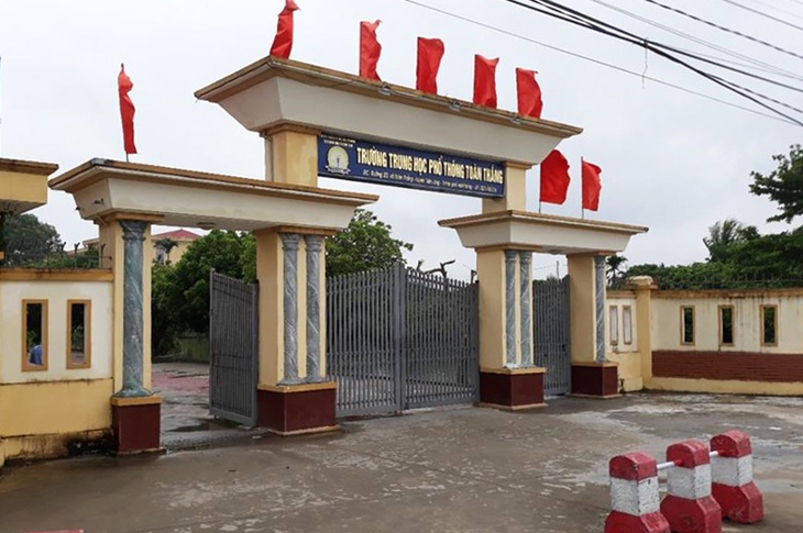 Nữ sinh lớp 12 bị đánh ngất ngay tại lớp - Ảnh 1. Nữ sinh lớp 12 bị đánh ngất ngay tại lớp - Ảnh 1.