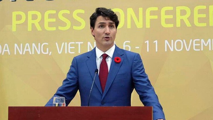 Thủ tướng Justin Trudeau giải thích chuyện bỏ họp TPP