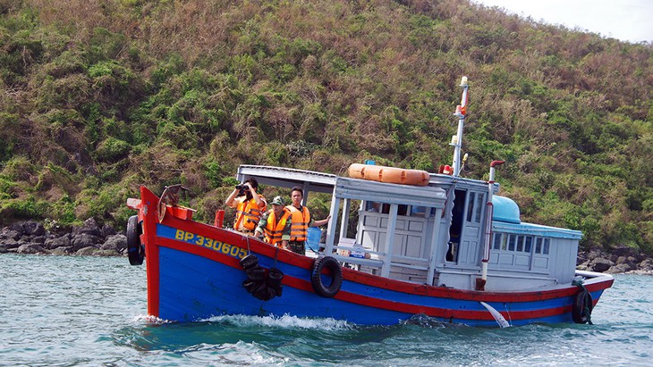 Xót xa hành trình tìm kiếm thi thể nạn nhân trên vịnh Vân Phong - Ảnh 19. Xót xa hành trình tìm kiếm thi thể nạn nhân trên vịnh Vân Phong - Ảnh 19.