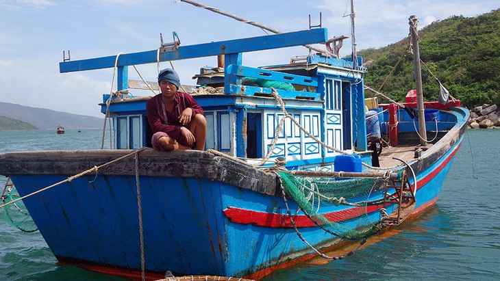 Xót xa hành trình tìm kiếm thi thể nạn nhân trên vịnh Vân Phong - Ảnh 20. Xót xa hành trình tìm kiếm thi thể nạn nhân trên vịnh Vân Phong - Ảnh 20.